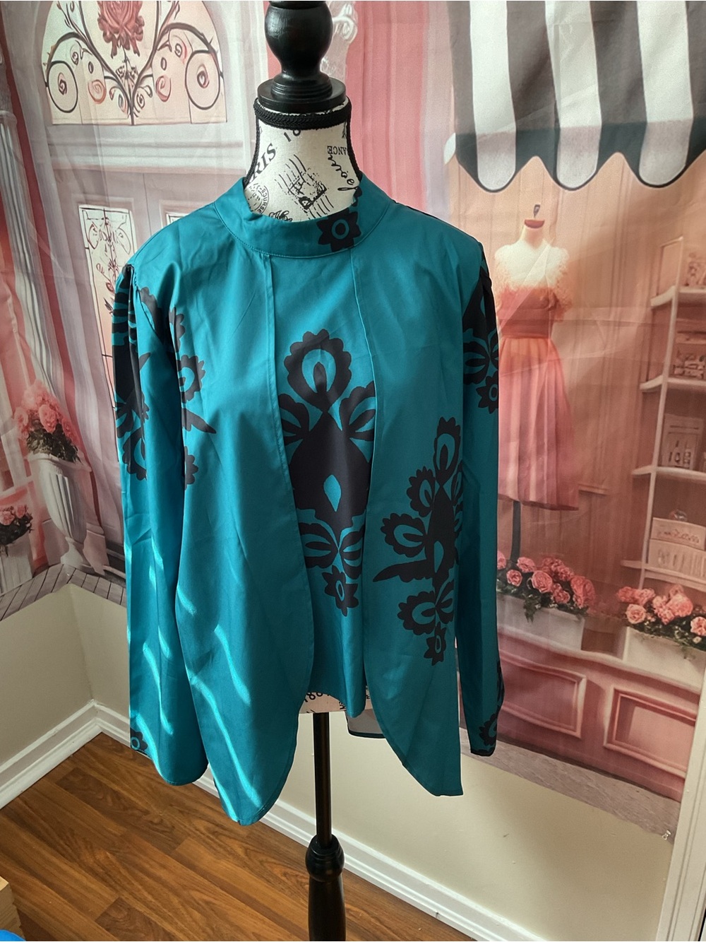 Womens Teal Floral Print Long Sleeve Top fits like a large
